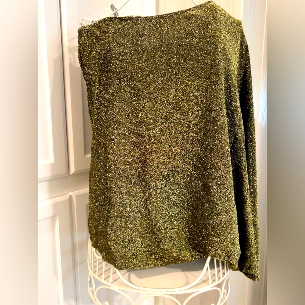 New with tags Women’s night out top. Perfect for New Year coming up.